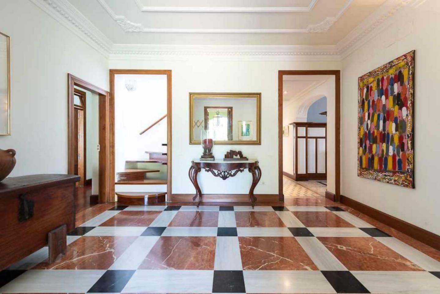 Amplia Villa De Lujo Con Piscina Climatizada Лас-Пальмас-де-Гран-Канария Экстерьер фото
