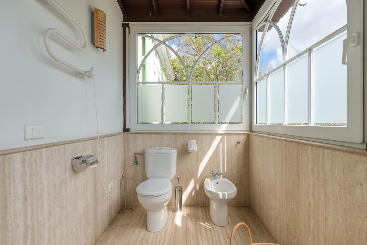 Amplia Villa De Lujo Con Piscina Climatizada Лас-Пальмас-де-Гран-Канария Экстерьер фото