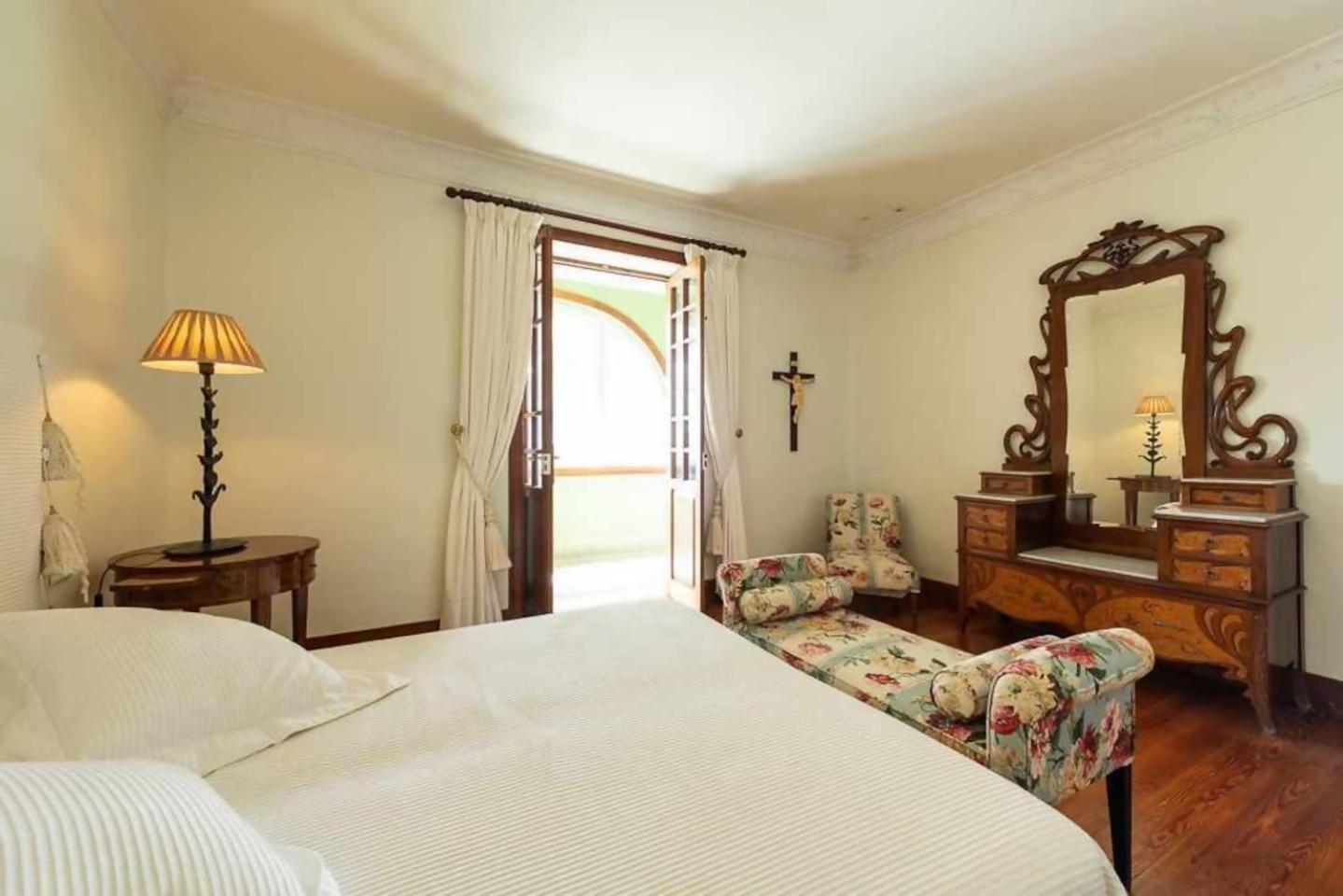 Amplia Villa De Lujo Con Piscina Climatizada Лас-Пальмас-де-Гран-Канария Экстерьер фото